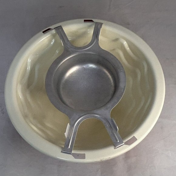 Nordic Ware Pinata Surprise Inner Filled Birthday Gender Reveal Cake Pan - Picture 3 of 6